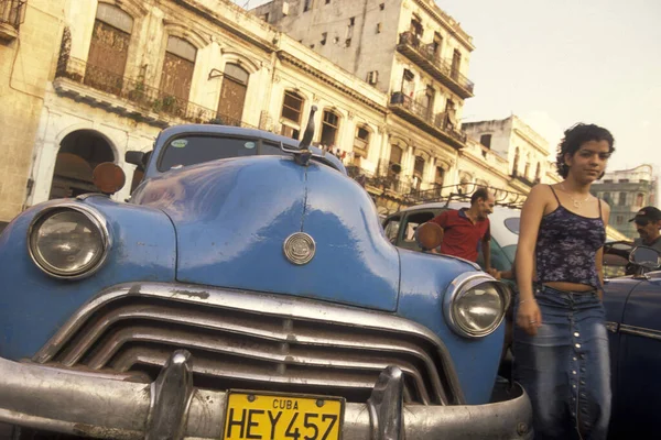Old American Cars Road City Havana Cuba Caribbean Sea Cuba — Stock Photo, Image