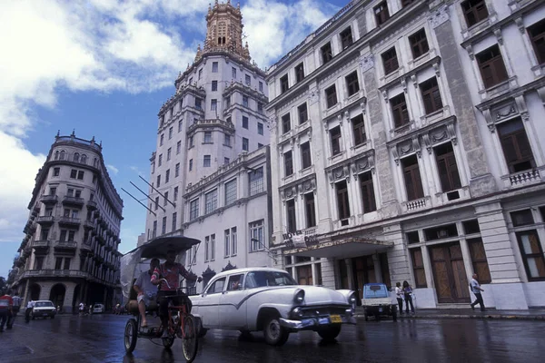 Old American Cars Road City Havana Cuba Caribbean Sea Cuba — Stock Photo, Image