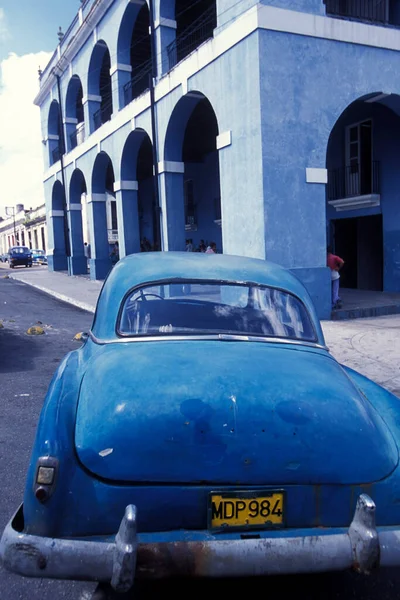 Vieilles Voitures Américaines Sur Une Route Dans Ville Havane Sur — Photo