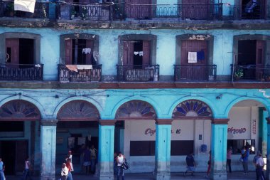 Karayip Denizi 'ndeki Küba' daki Havana şehrinin mimarisi. Küba, Havana, Ekim 2005