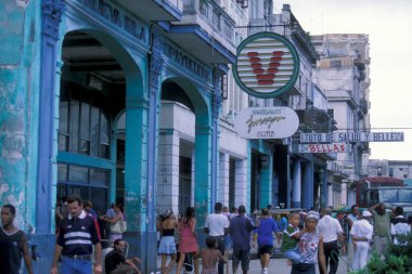 Karayip Denizi 'ndeki Küba' daki Havana şehrinin mimarisi. Küba, Havana, Ekim 2005