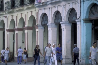 Karayip Denizi 'ndeki Küba' daki Havana şehrinin mimarisi. Küba, Havana, Ekim 2005