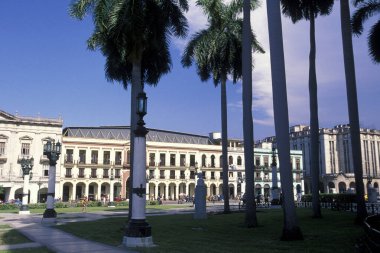 Karayip Denizi 'ndeki Küba' daki Havana şehrinin mimarisi. Küba, Havana, Ekim 2005