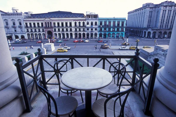 카리빈 바다에 쿠바의 아바나 자본주의 국가의 카페에서 바라본 풍경이다 아바나 — 스톡 사진