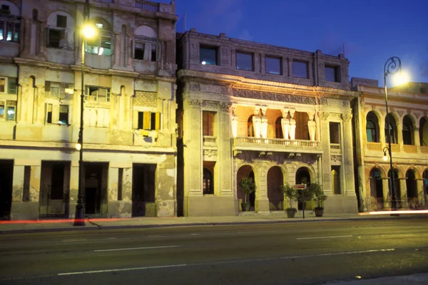 Την Αρχιτεκτονική Στο Δρόμο Malecon Road Στην Πόλη Της Αβάνας — Φωτογραφία Αρχείου