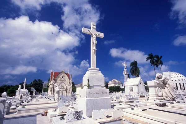 Una Tumba Cementerio Necrópolis Cristóbal Colón Ciudad Habana Cuba Mar — Foto de Stock