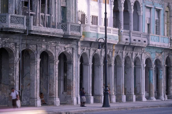 Küba Daki Havana Şehrindeki Malecon Yolu Nun Mimarisi Karayip Denizi — Stok fotoğraf