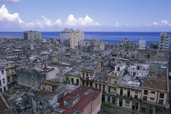 カリブ海のキューバのハバナ市の旧市街です 2005年10月 ハバナ — ストック写真