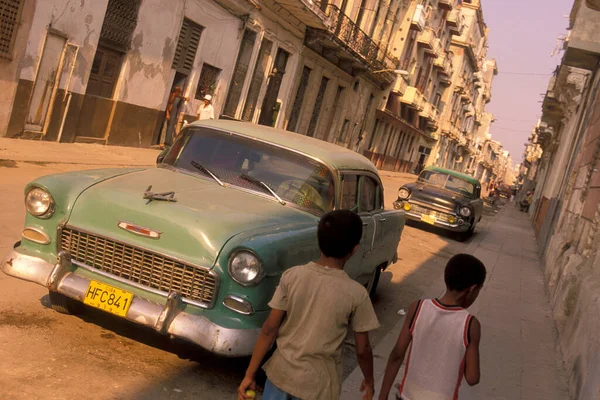 Oude Amerikaanse Auto Een Weg Stad Havana Cuba Caribische Zee — Stockfoto