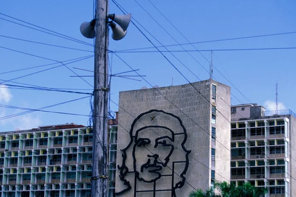 位于古巴哈瓦那市革命广场的内政部的Chguevara纪念馆 哈瓦那 2005年10月 — 图库照片