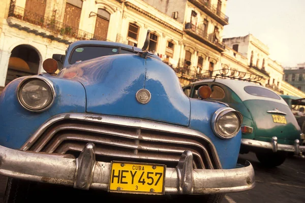 Gamla Amerikanska Bilar Väg Staden Havanna Kuba Karibiska Havet Kuba — Stockfoto