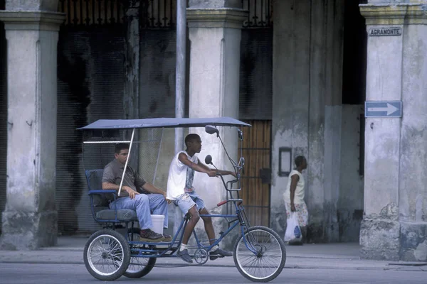 Ein Fahrradtaxi Auf Einer Fahrt Der Stadt Havanna Auf Kuba — Stockfoto