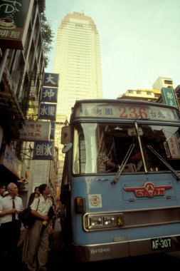 Doğu Aasia Tayvan 'da Taipei şehir merkezinde bir otobüs. Tayvan, Taipei, Mayıs 2001 