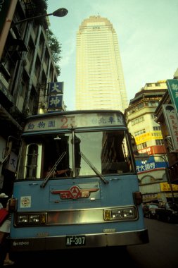 Doğu Aasia Tayvan 'da Taipei şehir merkezinde bir otobüs. Tayvan, Taipei, Mayıs 2001 