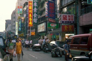 Doğu Aasia Tayvan 'ın Taipei şehir merkezinde bir yol. Tayvan, Taipei, Mayıs 2001 