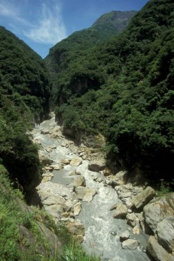 Doğu Aasia 'nın Tayvan' ındaki Pasifik Okyanusu 'nun doğu kıyısında Hualien yakınlarında Taroko Geçidi. Tayvan, Taipei, Mayıs 2001 