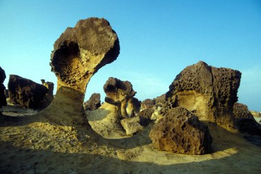 Yehliu 'daki Mercan Kayalıkları Okyanus Parkı, Doğu Aasya' daki Kuzey Tayvan kıyısındaki Keelung Kasabası 'nın kuzeydoğusu. Tayvan, Yehliu, Mayıs 2001