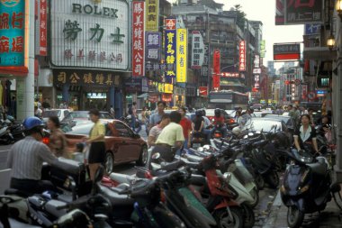Doğu Aasia Tayvan 'ın Taipei şehir merkezinde bir yol. Tayvan, Taipei, Mayıs 2001 