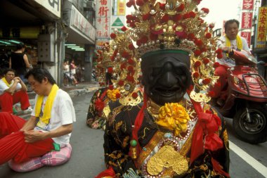 Doğu Aasia Tayvan 'ın Taipei şehrinde geleneksel Mazu geçit töreni ve Daoist dini festival. Tayvan, Taipei, Mayıs 2001 
