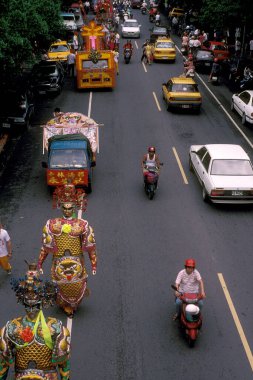 Doğu Aasia Tayvan 'ın Taipei şehrinde geleneksel Mazu geçit töreni ve Daoist dini festival. Tayvan, Taipei, Mayıs 2001 