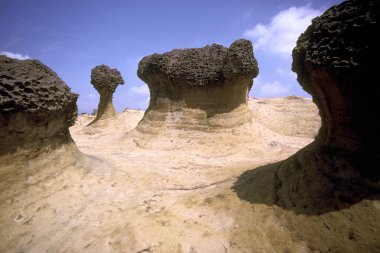 Yehliu 'daki Mercan Kayalıkları Okyanus Parkı, Doğu Aasya' daki Kuzey Tayvan kıyısındaki Keelung Kasabası 'nın kuzeydoğusu. Tayvan, Yehliu, Mayıs 2001