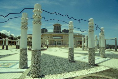 Doğu Aasia 'nın Tayvan' daki Kaohsiung şehir merkezine yakın Sizihwan Sahne Bölgesi 'nde bir halk parkı. Tayvan, Taipei, Temmuz 1997 