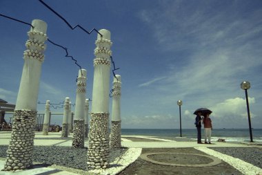 Doğu Aasia 'nın Tayvan' daki Kaohsiung şehir merkezine yakın Sizihwan Sahne Bölgesi 'nde bir halk parkı. Tayvan, Taipei, Temmuz 1997 