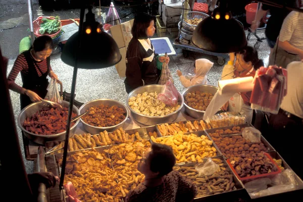 Streetfood Auf Einem Lebensmittelmarkt Auf Einem Stadtmarkt Stadtzentrum Von Taipeh — Stockfoto