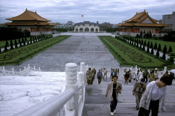 Ulusal Tiyatro Solda Ulusal Konser Salonu Sağda Chiang Kai Shek — Stok fotoğraf