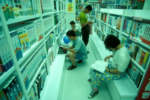 台北市中心的一家书店 位于东亚台湾 2001年5月 — 图库照片