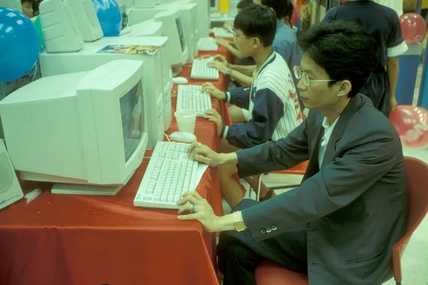 東アジアの台湾高雄市にあるコンピュータ学校です 1997年7月 — ストック写真