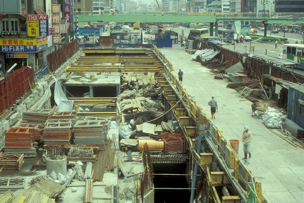 東アジアの台湾の台北市中心部にある中孝路または中孝路沿いの地下鉄駅の建設現場 1997年7月 — ストック写真