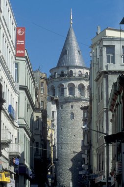 Türkiye 'nin İstanbul kentindeki Galata Kulesi. Türkiye, İstanbul, Mayıs 2002