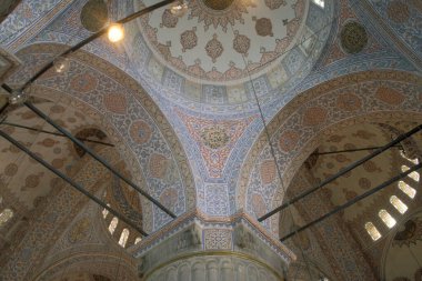 İstanbul 'un eski İstanbul kentindeki Sultan Ahmed Camii veya Mavi Cami. Türkiye, İstanbul, Mayıs 2002