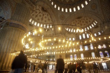 İstanbul 'un eski İstanbul kentindeki Sultan Ahmed Camii veya Mavi Cami. Türkiye, İstanbul, Mayıs 2002