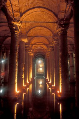 Türkiye 'nin İstanbul kentindeki saraydaki sarayın batması ya da sarayın sarayı. Türkiye, İstanbul, Mayıs 2002