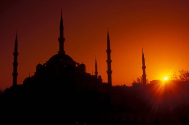 İstanbul 'un eski İstanbul kentindeki Sultan Ahmed Camii veya Mavi Cami. Türkiye, İstanbul, Mayıs 2002