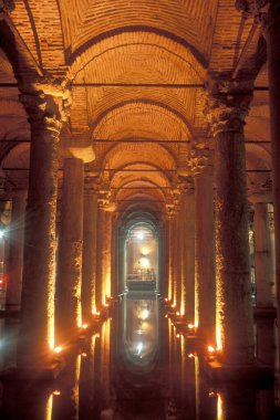 Türkiye 'nin İstanbul kentindeki saraydaki sarayın batması ya da sarayın sarayı. Türkiye, İstanbul, Mayıs 2002