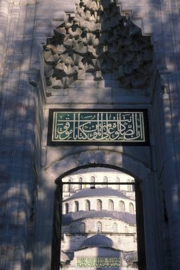 İstanbul 'un eski İstanbul kentindeki Sultan Ahmed Camii veya Mavi Cami. Türkiye, İstanbul, Mayıs 2002