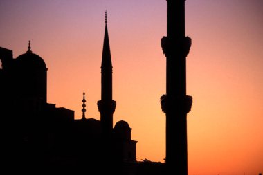 İstanbul 'un eski İstanbul kentindeki Sultan Ahmed Camii veya Mavi Cami. Türkiye, İstanbul, Mayıs 2002