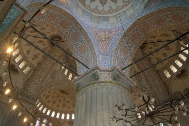 İstanbul 'un eski İstanbul kentindeki Sultan Ahmed Camii veya Mavi Cami. Türkiye, İstanbul, Mayıs 2002