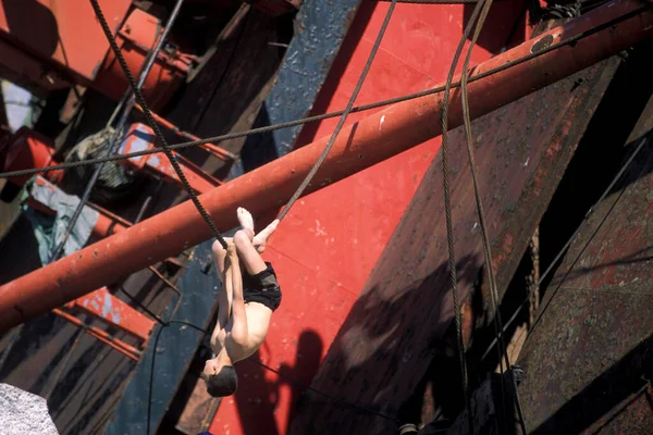 Childern Spille Skibsvrag Bospurus Den Gamle Bydel Byen Istanbul Tyrkiet - Stock-foto