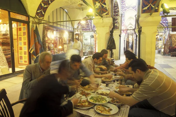 Pessoas Restaurante Old Souq Bazar Kapali Carsi Market Cidade Velha — Fotografia de Stock