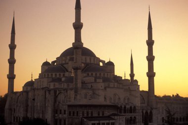 İstanbul 'un eski İstanbul kentindeki Sultan Ahmed Camii veya Mavi Cami. Türkiye, İstanbul, Mayıs 2002