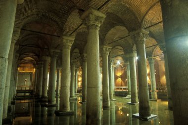 Türkiye 'nin İstanbul kentindeki saraydaki sarayın batması ya da sarayın sarayı. Türkiye, İstanbul, Mayıs 2002