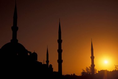 İstanbul 'un eski İstanbul kentindeki Sultan Ahmed Camii veya Mavi Cami. Türkiye, İstanbul, Mayıs 2002