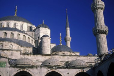İstanbul 'un eski İstanbul kentindeki Sultan Ahmed Camii veya Mavi Cami. Türkiye, İstanbul, Mayıs 2002