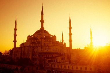 İstanbul 'un eski İstanbul kentindeki Sultan Ahmed Camii veya Mavi Cami. Türkiye, İstanbul, Mayıs 2002
