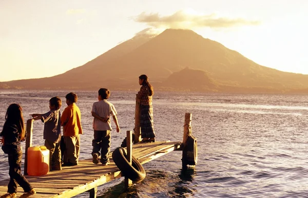 Latin-amerikai Guatemala tó Atitlan — Stock Fotó