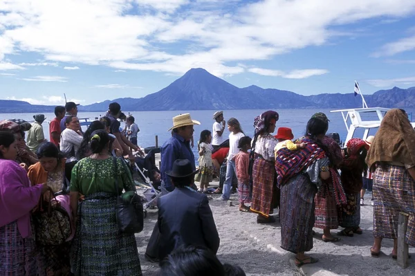 AMÉRICA LATINA LAGO DE GUATEMALA ATITLAN — Foto de Stock